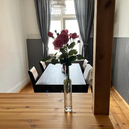 City Apartment Apartment *